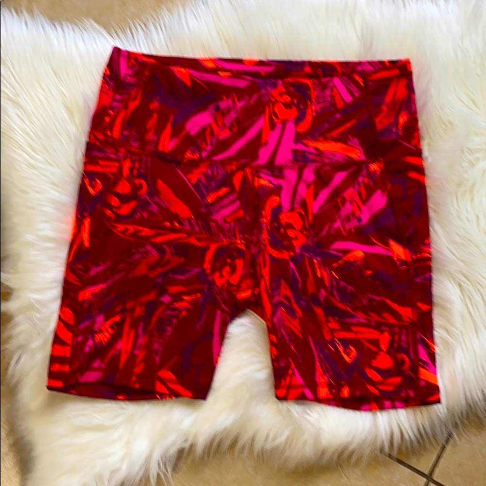 NEW All in Motion Women’s active shorts XL